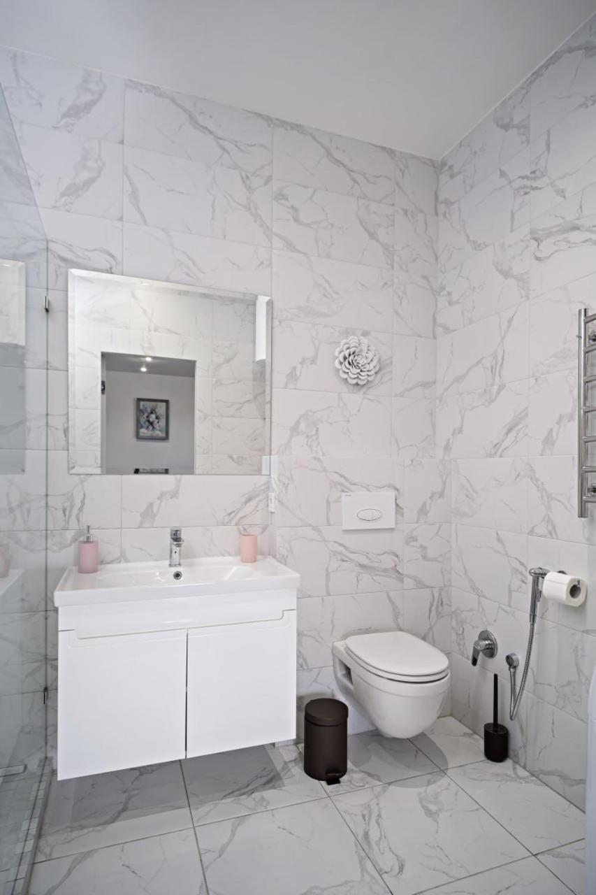 Apartments On Marshala Govorova Odessa Ngoại thất bức ảnh