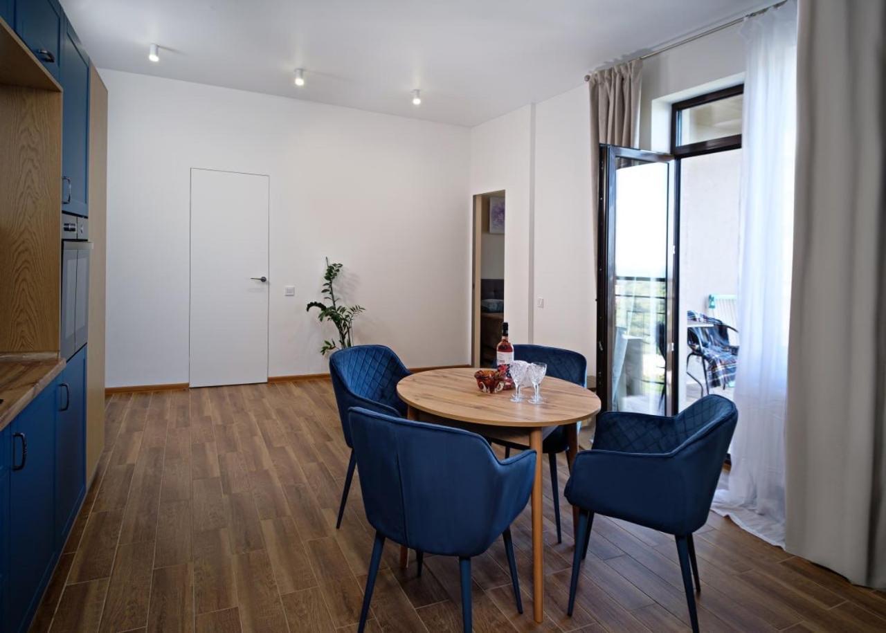 Apartments On Marshala Govorova Odessa Ngoại thất bức ảnh
