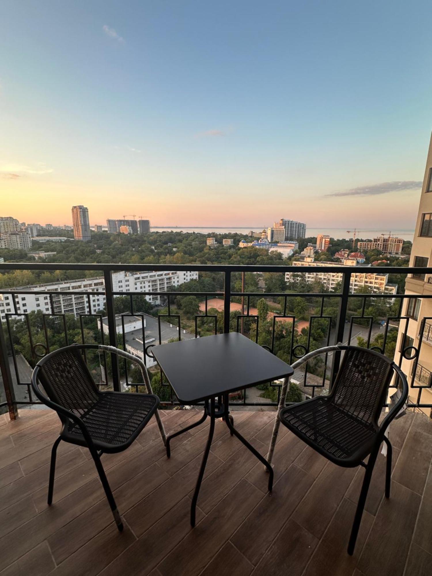Apartments On Marshala Govorova Odessa Ngoại thất bức ảnh