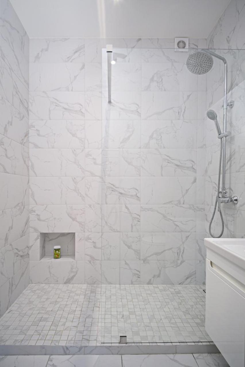 Apartments On Marshala Govorova Odessa Ngoại thất bức ảnh