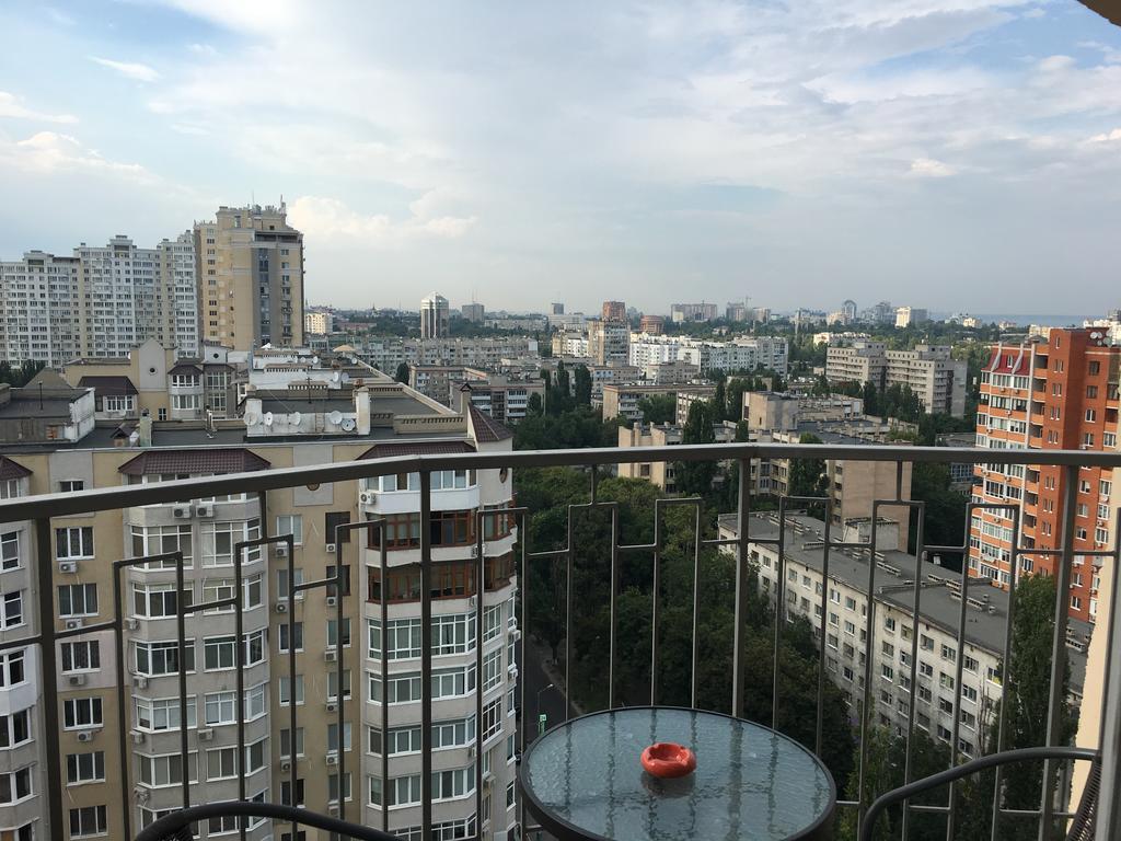 Apartments On Marshala Govorova Odessa Ngoại thất bức ảnh